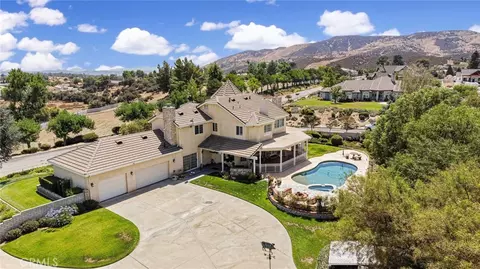 View/Area - 10389 Walnut Grove Ct, Yucaipa, CA 92399 photo 10 of 11