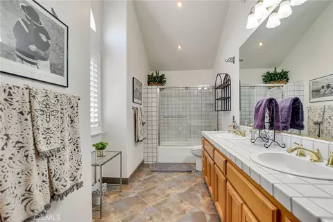 Bath - 10389 Walnut Grove Ct, Yucaipa, CA 92399 photo 1 of 3
