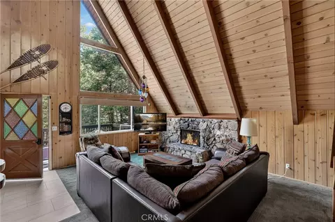 Living - 815 Zurich Dr, Lake Arrowhead, CA 92352 photo 2 of 3