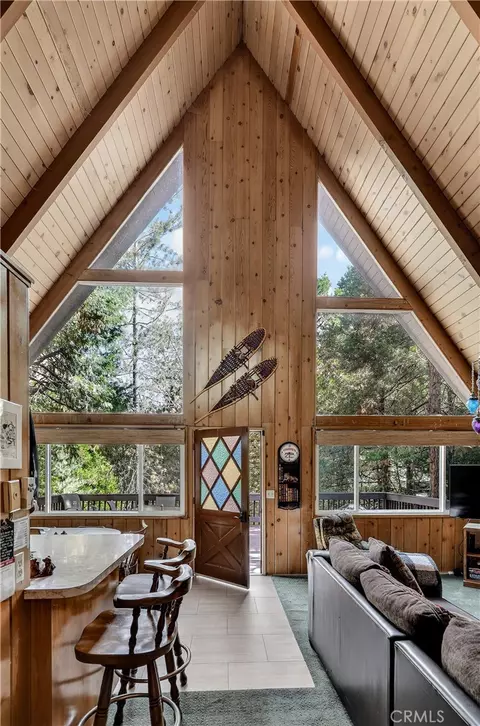 Entry Way - 815 Zurich Dr, Lake Arrowhead, CA 92352 photo 1 of 2