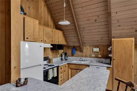 Kitchen - 815 Zurich Dr, Lake Arrowhead, CA 92352 photo 1 of 2