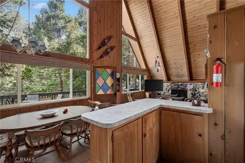 Dining - 815 Zurich Dr, Lake Arrowhead, CA 92352 photo 2 of 3