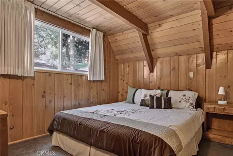 Bedroom - 815 Zurich Dr, Lake Arrowhead, CA 92352 photo 2 of 6