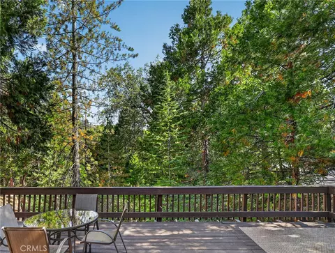 Exterior - 815 Zurich Dr, Lake Arrowhead, CA 92352 photo 3 of 7