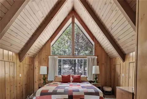 Bedroom - 815 Zurich Dr, Lake Arrowhead, CA 92352 photo 3 of 6