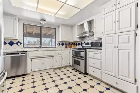 Kitchen - 14182 Gayhead, Apple Valley, CA 92307 photo 2 of 3
