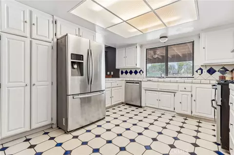 Kitchen - 14182 Gayhead, Apple Valley, CA 92307 photo 1 of 3
