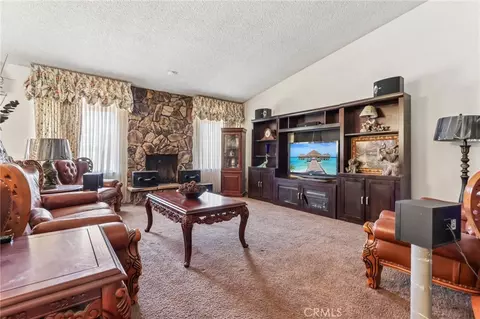 Living - 14182 Gayhead, Apple Valley, CA 92307 photo 1 of 4