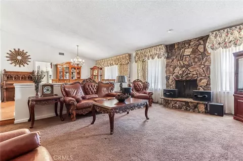 Living - 14182 Gayhead, Apple Valley, CA 92307 photo 3 of 4