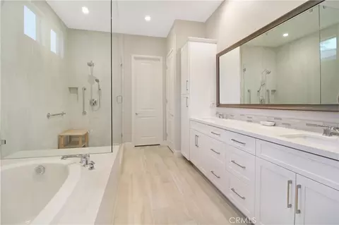 Bath - 51890 Sawtooth Ct, Indio, CA 92201 photo 2 of 7