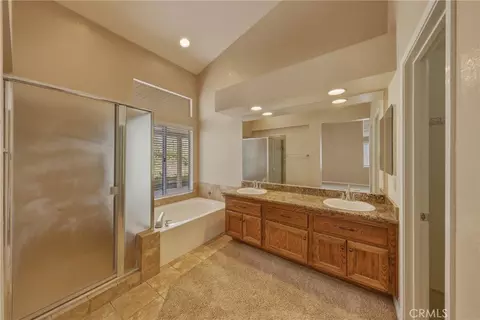 Bath - 28346 Saffron Ave, Highland, CA 92346 photo 1 of 2