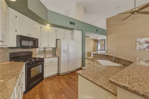 Kitchen - 28346 Saffron Ave, Highland, CA 92346 photo 2 of 4