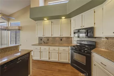 Kitchen - 28346 Saffron Ave, Highland, CA 92346 photo 4 of 4