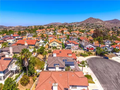 View/Area - 476 Somerset Cir, Corona, CA 92879 photo 4 of 9
