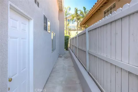 Exterior - 476 Somerset Cir, Corona, CA 92879 photo 6 of 11