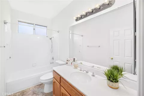 Bath - 476 Somerset Cir, Corona, CA 92879 photo 1 of 2