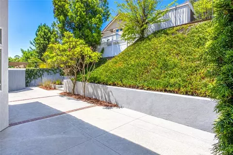 Exterior - 476 Somerset Cir, Corona, CA 92879 photo 7 of 11