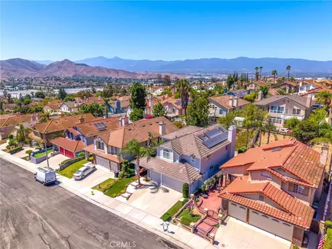 View/Area - 476 Somerset Cir, Corona, CA 92879 photo 2 of 9