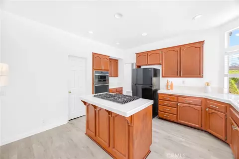 Kitchen - 476 Somerset Cir, Corona, CA 92879 photo 3 of 4