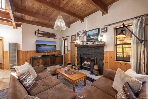 Living - 835 Jaybird Ln, Big Bear Lake, CA 92315 photo 1 of 6