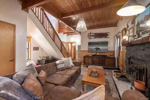 Living - 835 Jaybird Ln, Big Bear Lake, CA 92315 photo 4 of 6