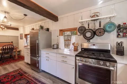 Kitchen - 835 Jaybird Ln, Big Bear Lake, CA 92315 photo 3 of 3