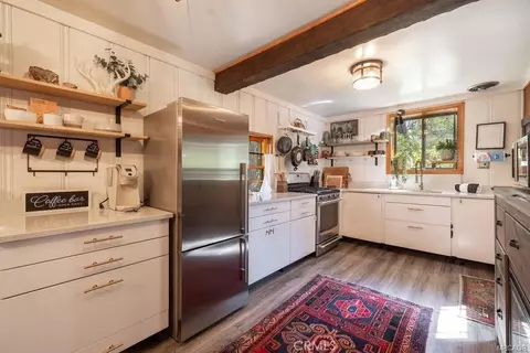 Kitchen - 835 Jaybird Ln, Big Bear Lake, CA 92315 photo 1 of 3