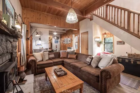 Living - 835 Jaybird Ln, Big Bear Lake, CA 92315 photo 3 of 6
