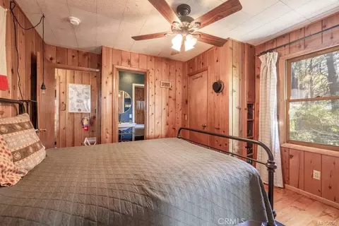 Bedroom - 835 Jaybird Ln, Big Bear Lake, CA 92315 photo 6 of 8