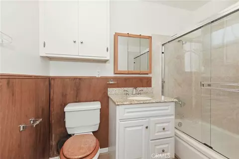Bath - 8771 Harper Ct, Riverside, CA 92503 photo 1 of 2