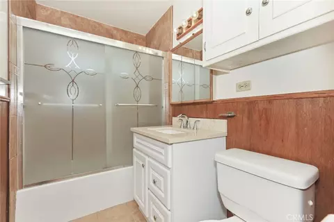 Bath - 8771 Harper Ct, Riverside, CA 92503 photo 2 of 2