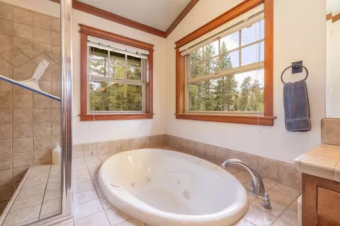 Bath - 155 Lodgepole, Big Bear Lake, CA 92315 photo 3 of 7