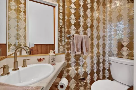 Bath - 27427 Pinewood, Lake Arrowhead, CA 92352 photo 1 of 5