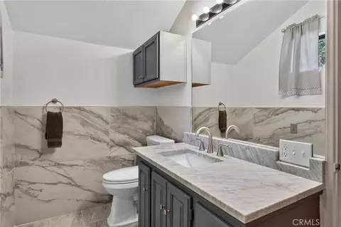 Bath - 27427 Pinewood, Lake Arrowhead, CA 92352 photo 3 of 5