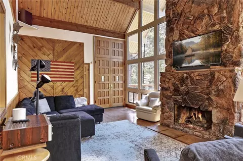 Living - 27427 Pinewood, Lake Arrowhead, CA 92352 photo 5 of 7