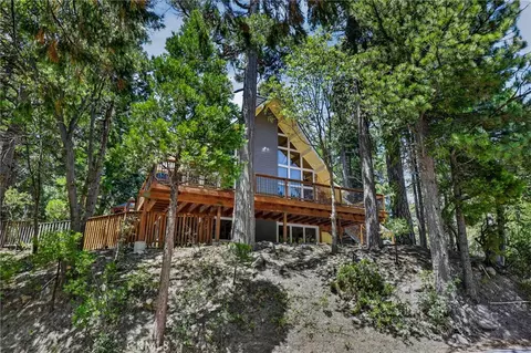 Exterior - 27427 Pinewood, Lake Arrowhead, CA 92352 photo 18 of 21