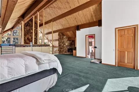 Bedroom - 27427 Pinewood, Lake Arrowhead, CA 92352 photo 4 of 6