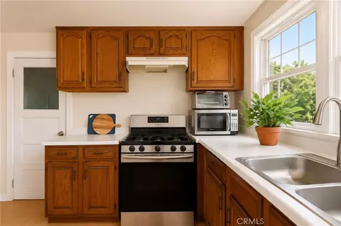 Kitchen - 1394 N Raymond, Pasadena, CA 91103 photo 5 of 5