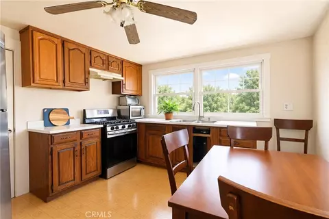 Kitchen - 1394 N Raymond, Pasadena, CA 91103 photo 4 of 5