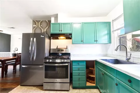 Kitchen - 1394 N Raymond, Pasadena, CA 91103 photo 2 of 5