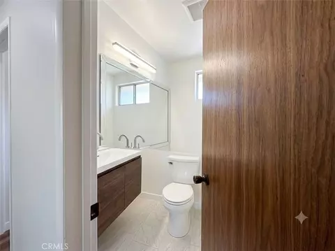Bath - 965 Hazel Ave, San Bernardino, CA 92410 photo 2 of 6