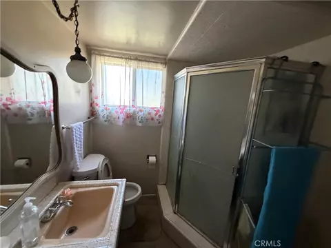 Bath - 965 Hazel Ave, San Bernardino, CA 92410 photo 3 of 6