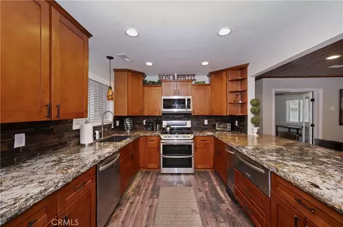 Kitchen - 2001 Shady, Big Bear City, CA 92314 photo 4 of 5