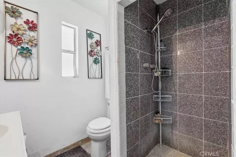 Bath - 9550 52nd St, Riverside, CA 92509 photo 2 of 3