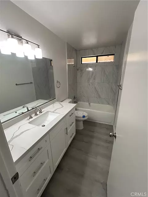 Bath - 1476 Keepsake Ln, Perris, CA 92571 photo 7 of 9