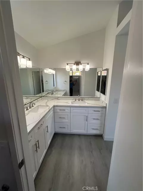 Bath - 1476 Keepsake Ln, Perris, CA 92571 photo 4 of 9