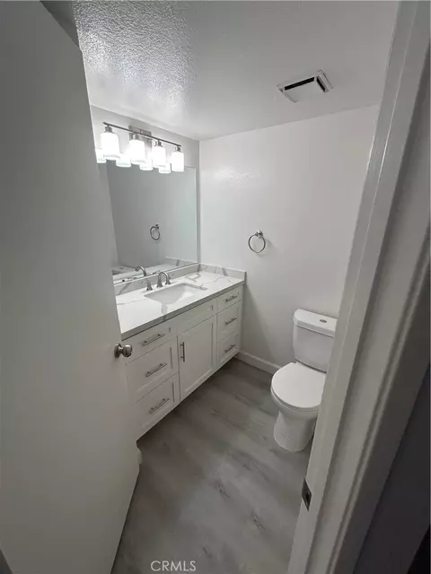 Bath - 1476 Keepsake Ln, Perris, CA 92571 photo 6 of 9