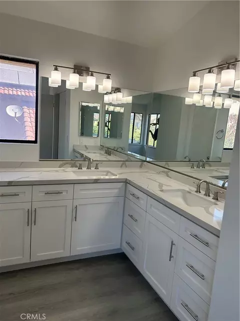 Bath - 1476 Keepsake Ln, Perris, CA 92571 photo 1 of 9