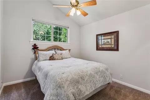 Bedroom - 330 Burnt Mill Rd, Lake Arrowhead, CA 92352 photo 4 of 7