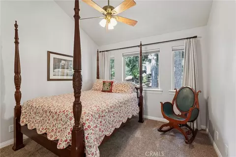 Bedroom - 330 Burnt Mill Rd, Lake Arrowhead, CA 92352 photo 3 of 7